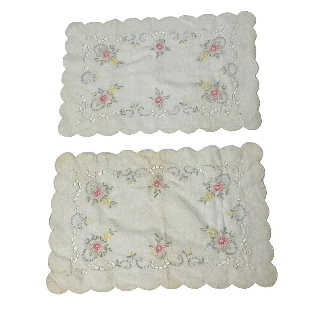 2 Vintage Linens‎ Placemats Embroidered Cutwork Floral Italian Romantic Cottage